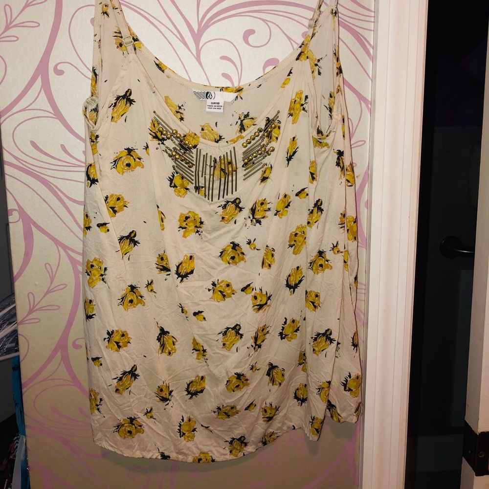 Light tank top with floral features